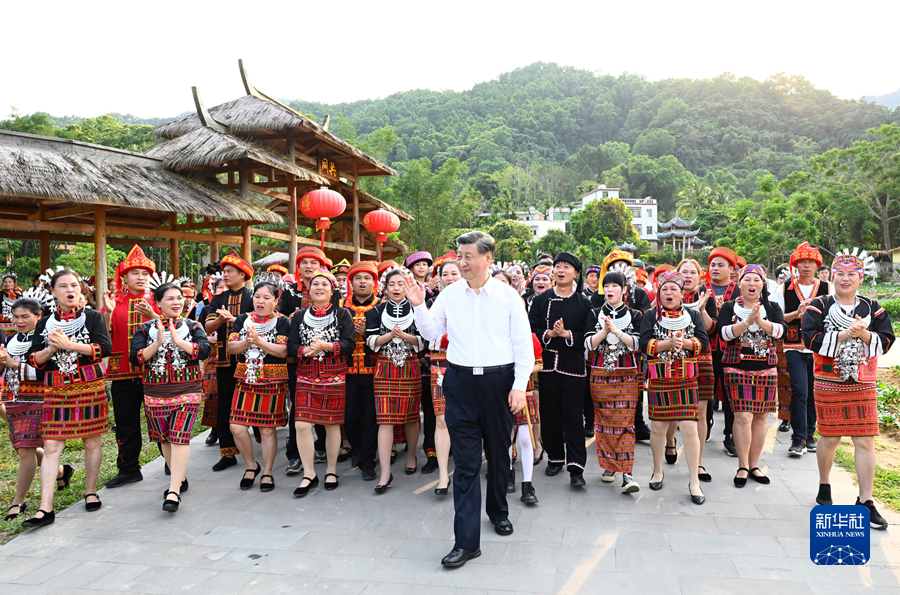 http://www.news.cn/politics/leaders/2022-04/13/1128557517_16498600028261n.JPG